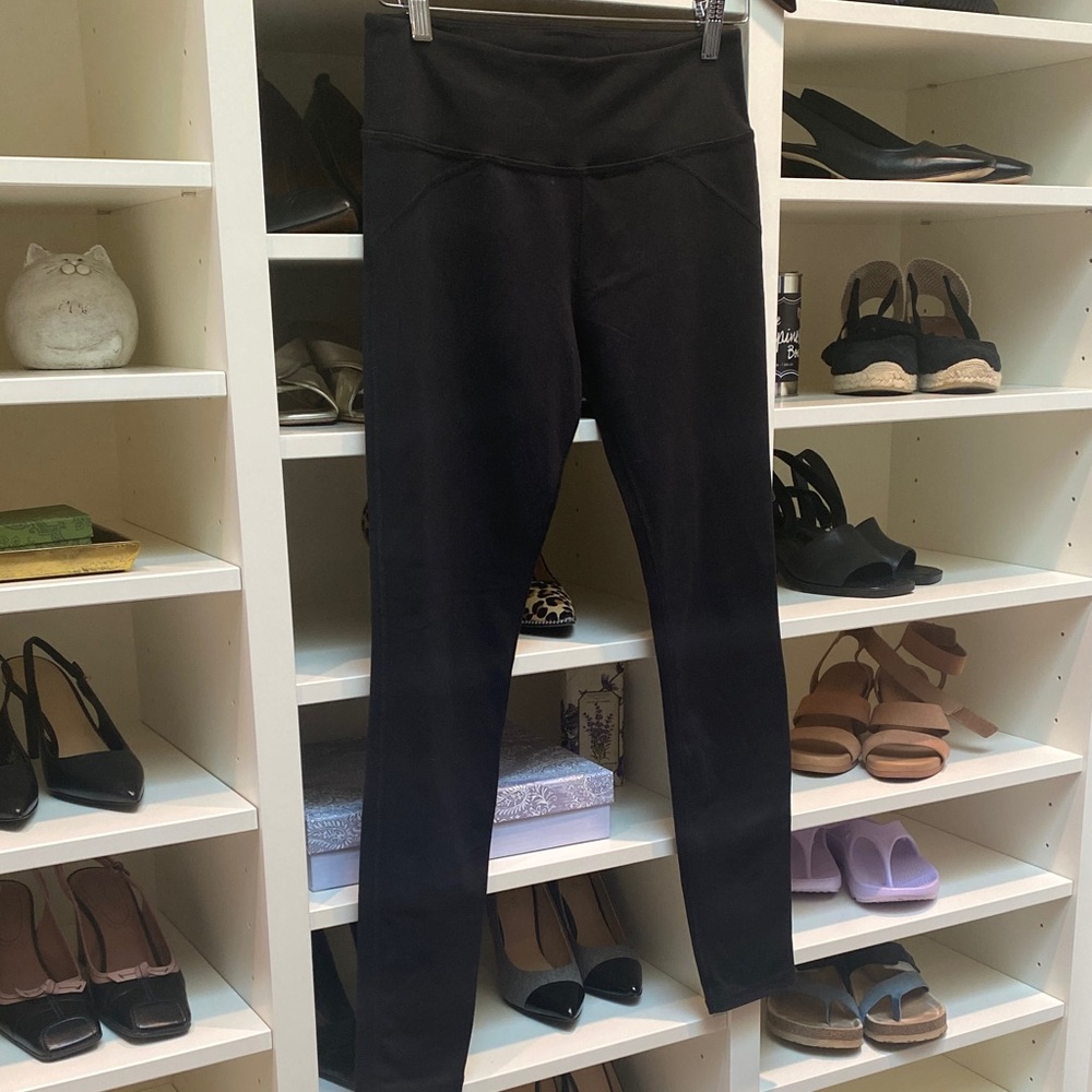 Straight Down - Sleek Black Women's Leggings. Super comfy & stretchy. M. EUC.